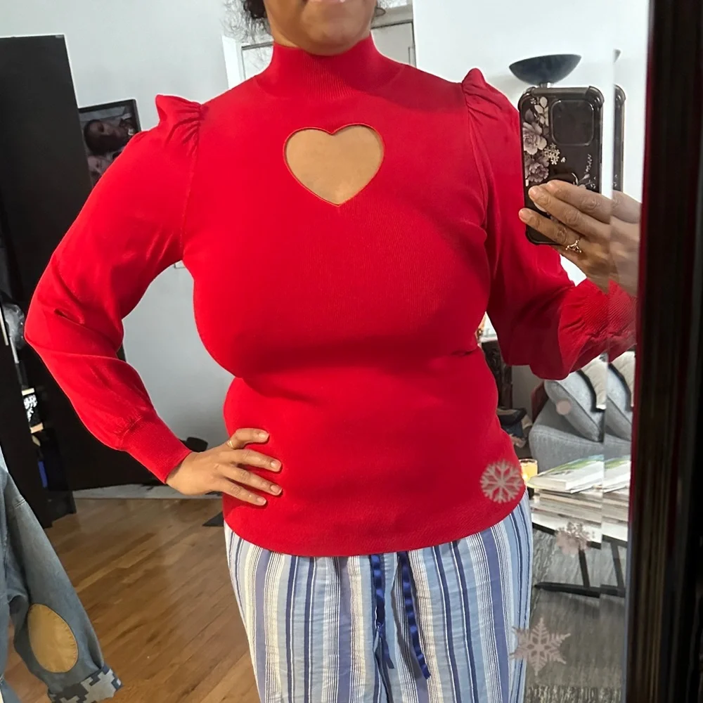 ❤️Sweet Heart Cutout Top❤️ - Picture 7 of 7